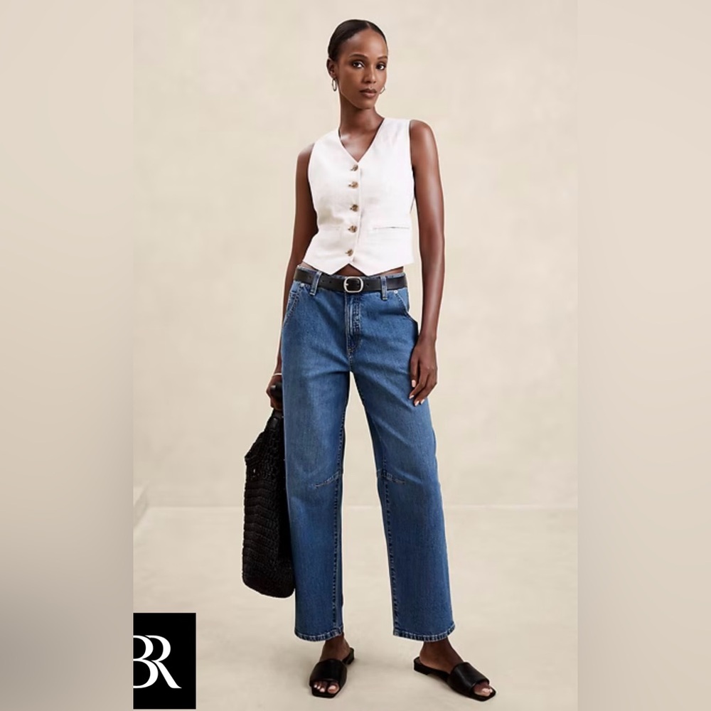 Banana Republic Mid-Rise Barrel Jean- Size: 30R (Medium Wash)